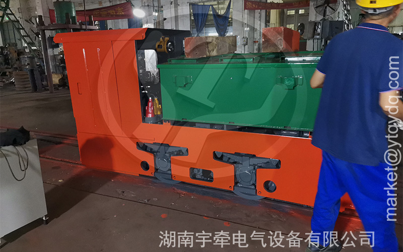 5噸防爆電機(jī)車(chē)發(fā)貨 2.jpg